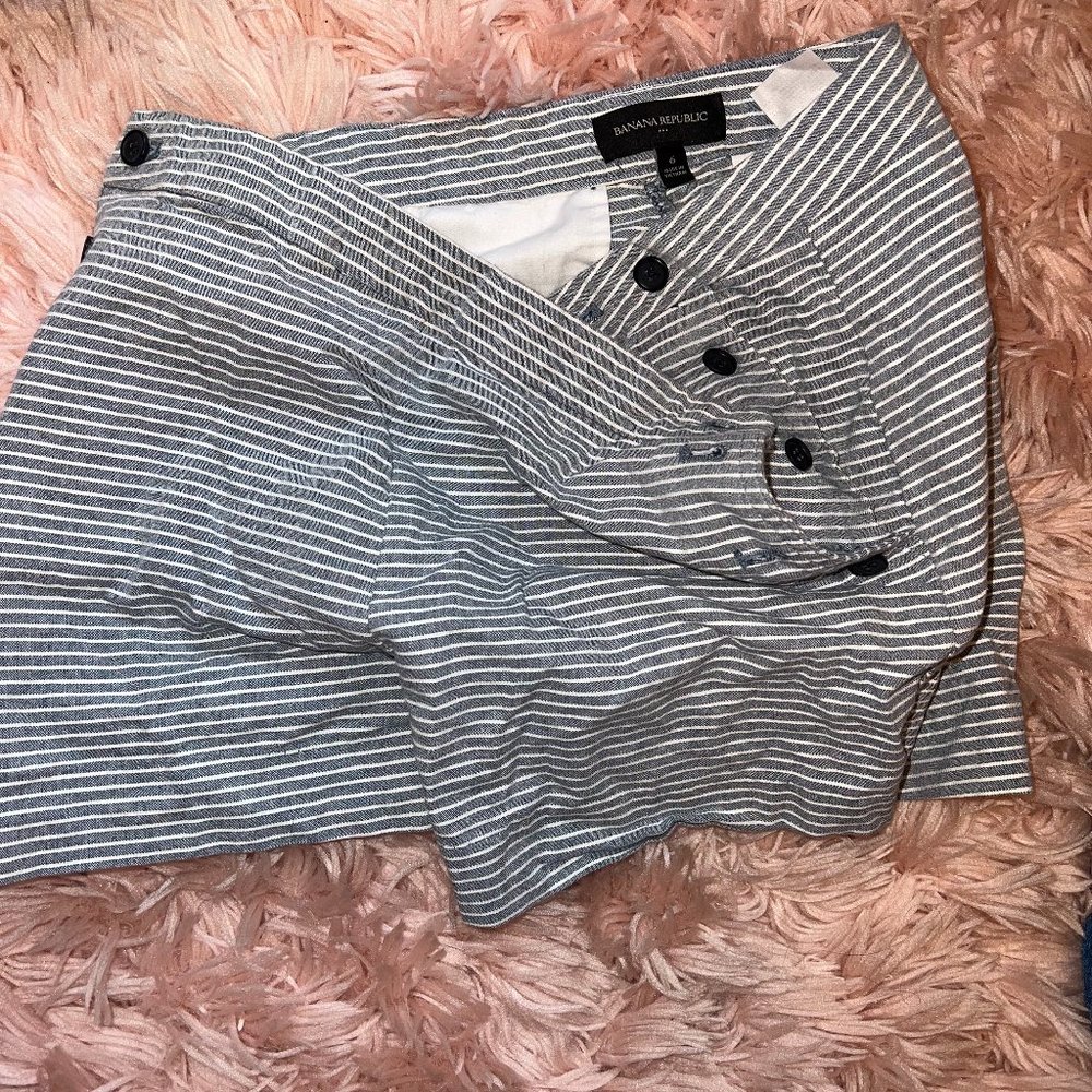 Banana Republic Blue and White button up shorts